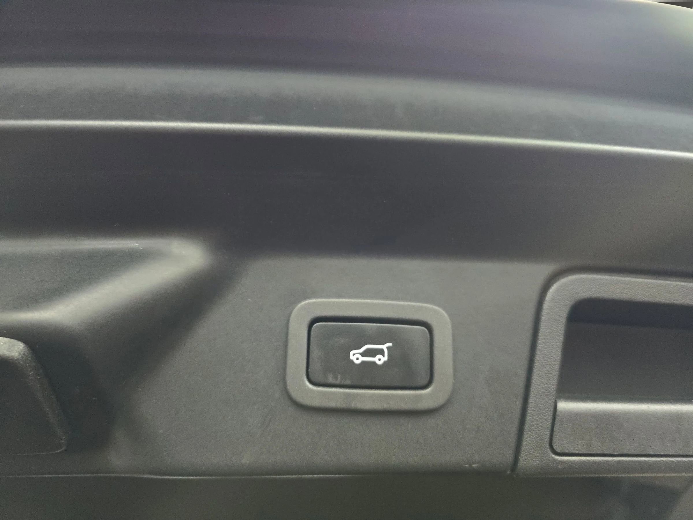 Used 2018 Land Rover Range Rover Velar R-Dynamic SE image 20