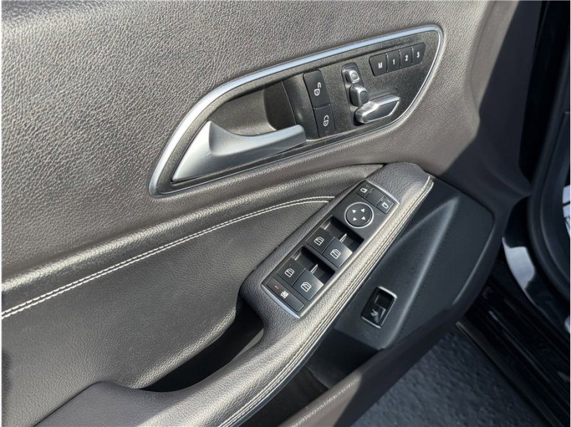 Used 2018 Mercedes-Benz CLA 250 image 16