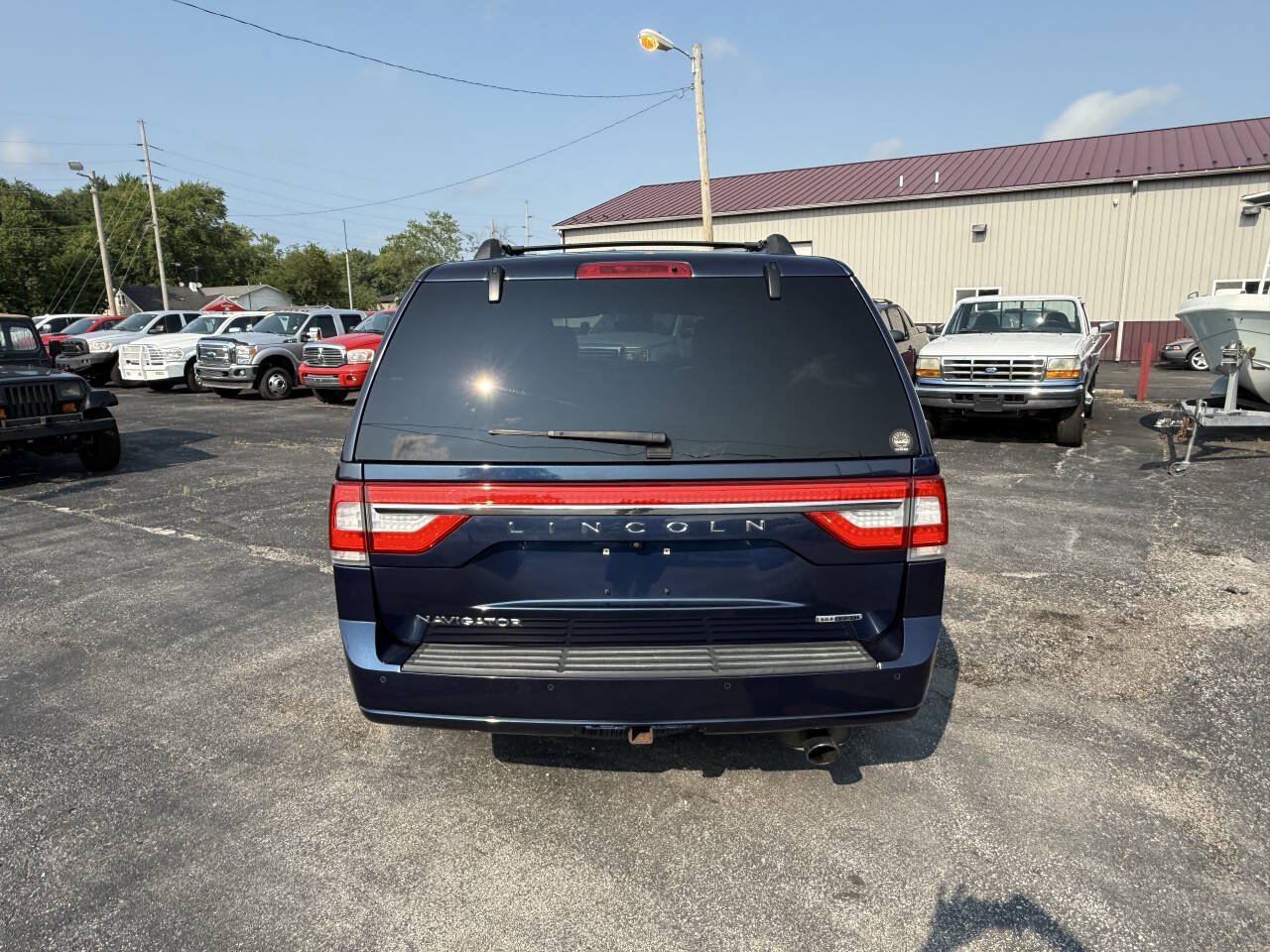 Used 2016 Lincoln Navigator Select AWD/4WD image 4