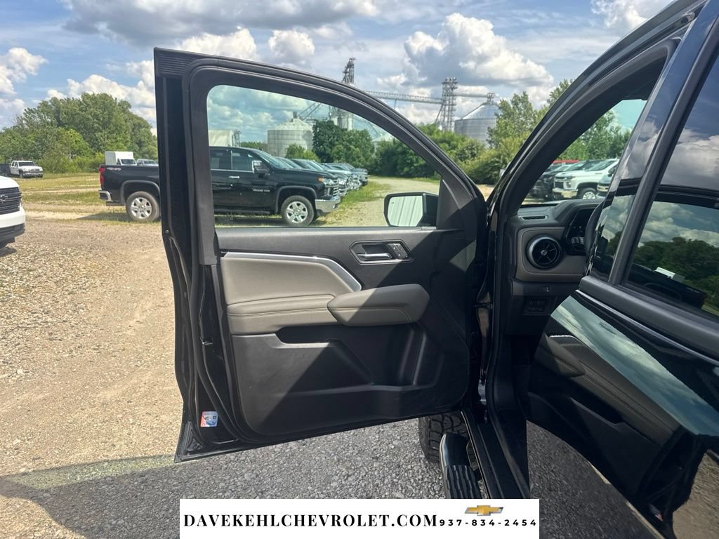 Used 2025 Chevrolet Colorado ZR2 w/ Technology Package AWD/4WD image 10