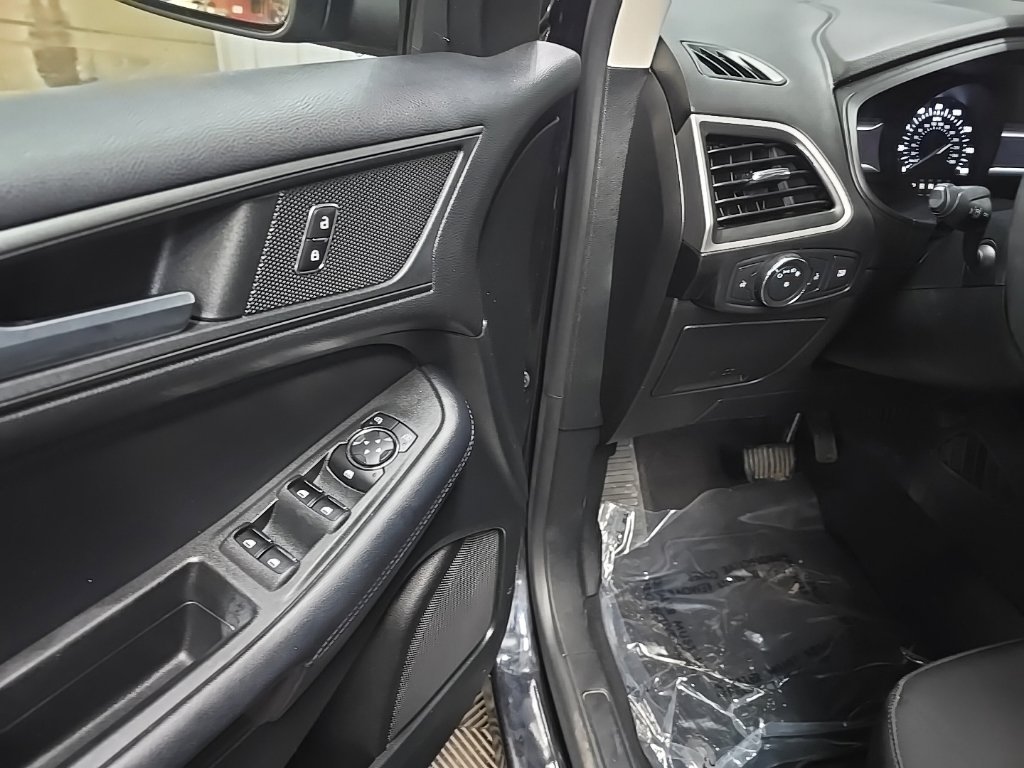 Certified 2022 Ford Edge SE w/ Black Appearance Package AWD/4WD image 17