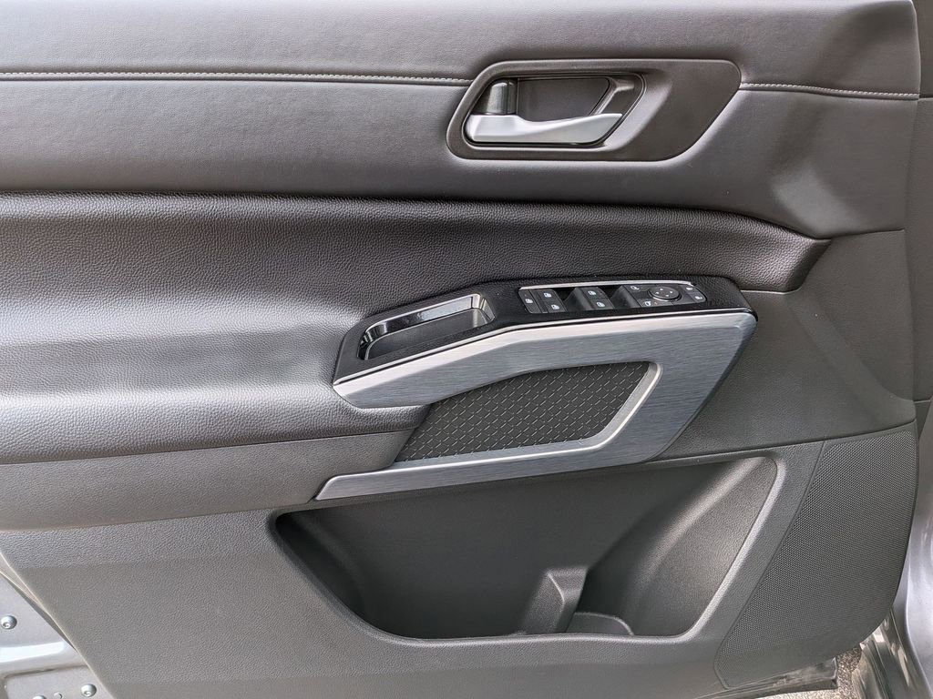 Used 2025 Nissan Pathfinder SL w/ SL Premium Package image 12