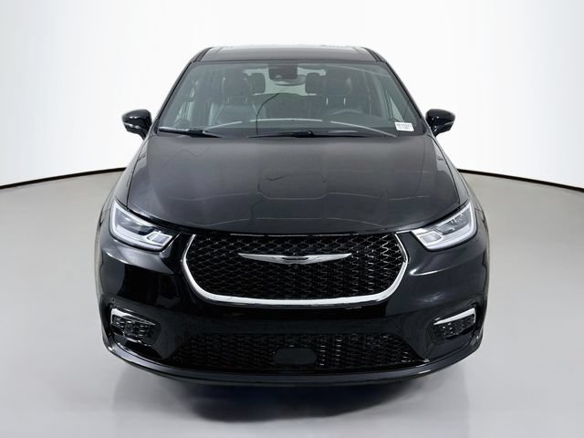 Used 2026 Chrysler Pacifica Select AWD/4WD image 2