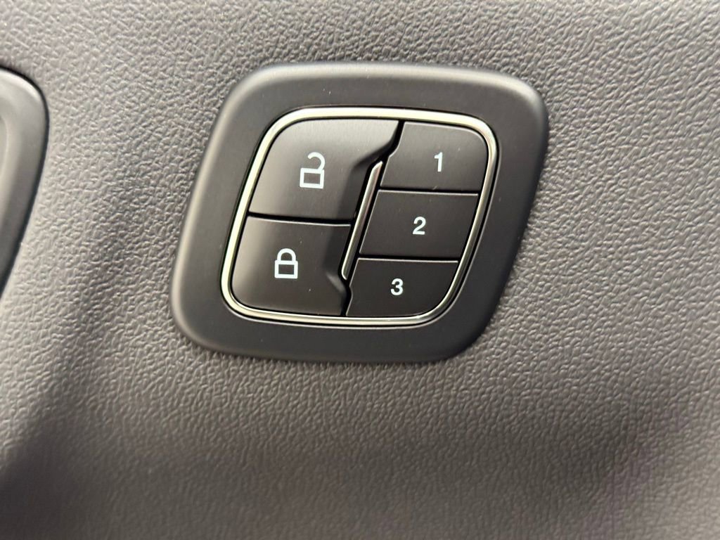 New 2025 Ford Escape SE w/ PHEV Premium Package image 31