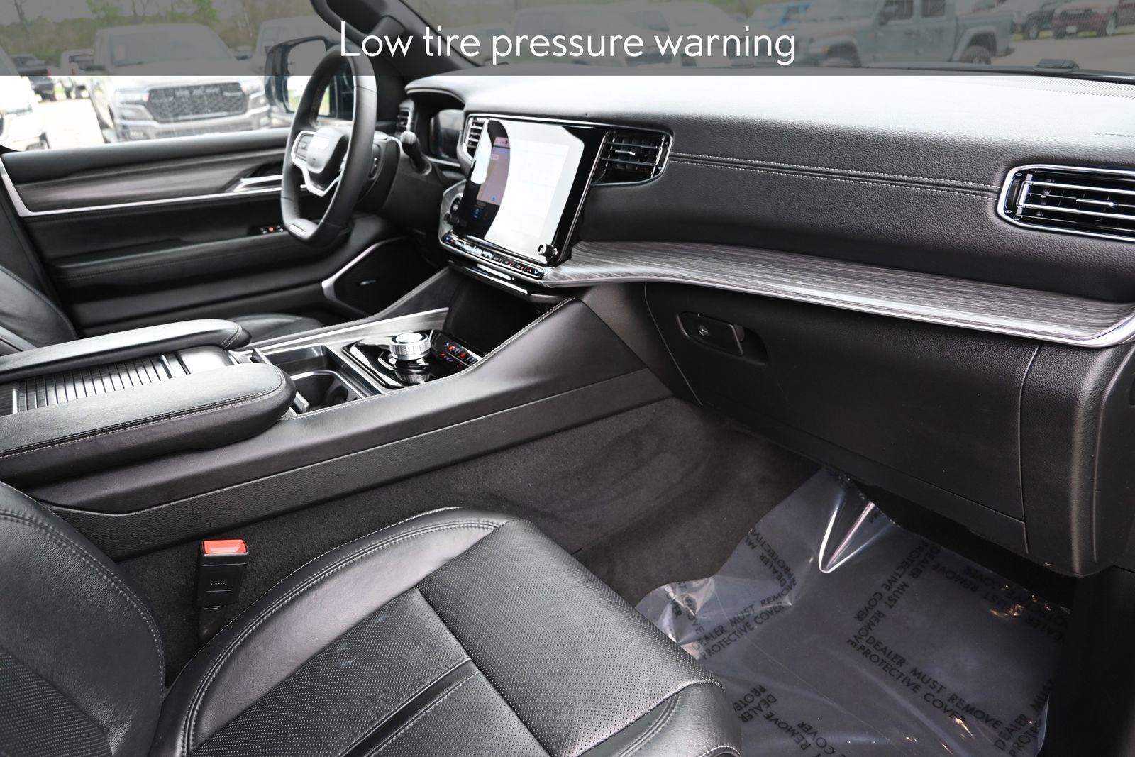 Used 2024 Jeep Wagoneer Series II w/ Flexible Seating Group image 34