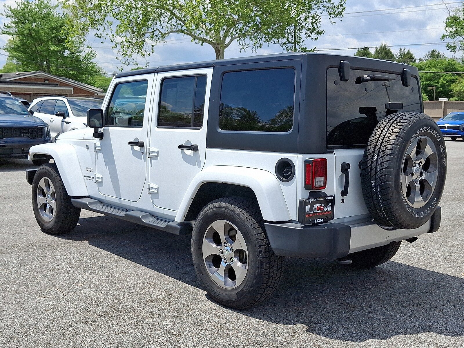 Used 2017 Jeep Wrangler Unlimited Sahara w/ Dual Top Group AWD/4WD image 7