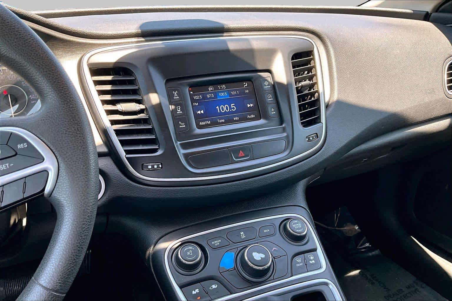 Used 2016 Chrysler 200 Limited FWD image 6