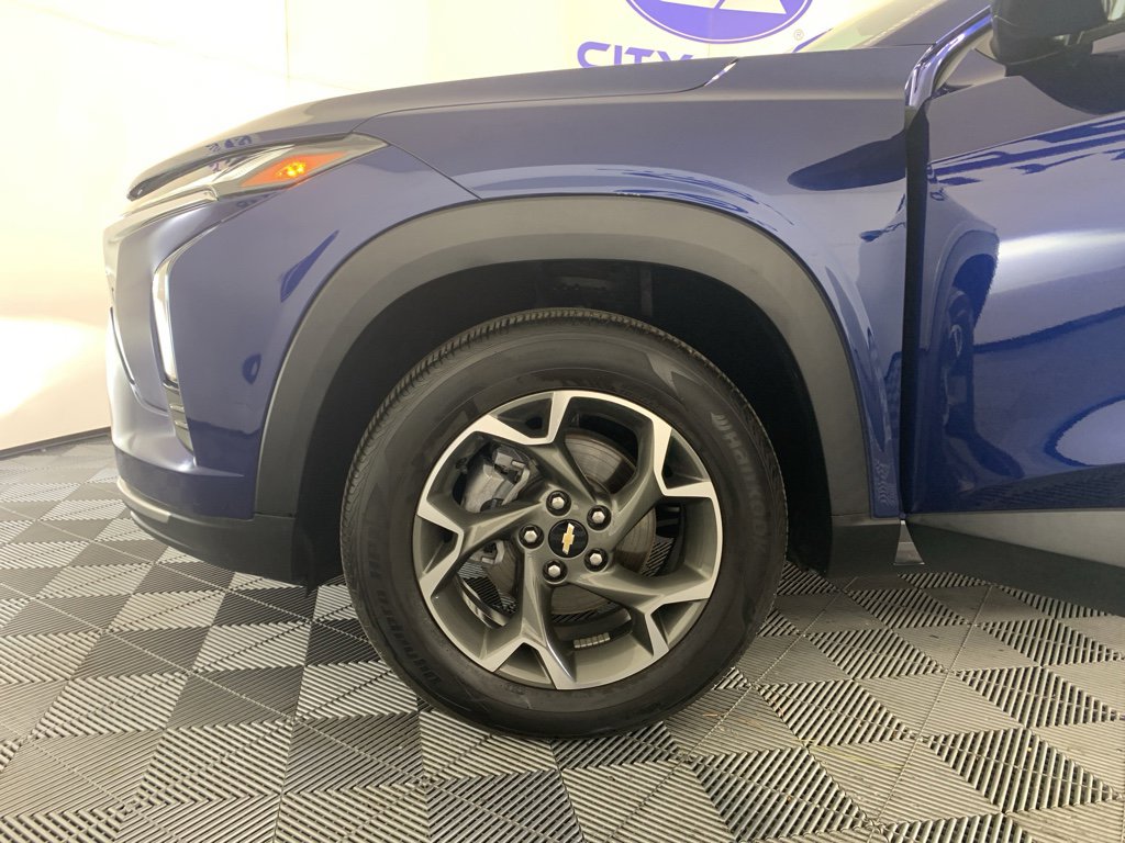 Used 2024 Chevrolet Trax LT w/ Sunroof Package image 12