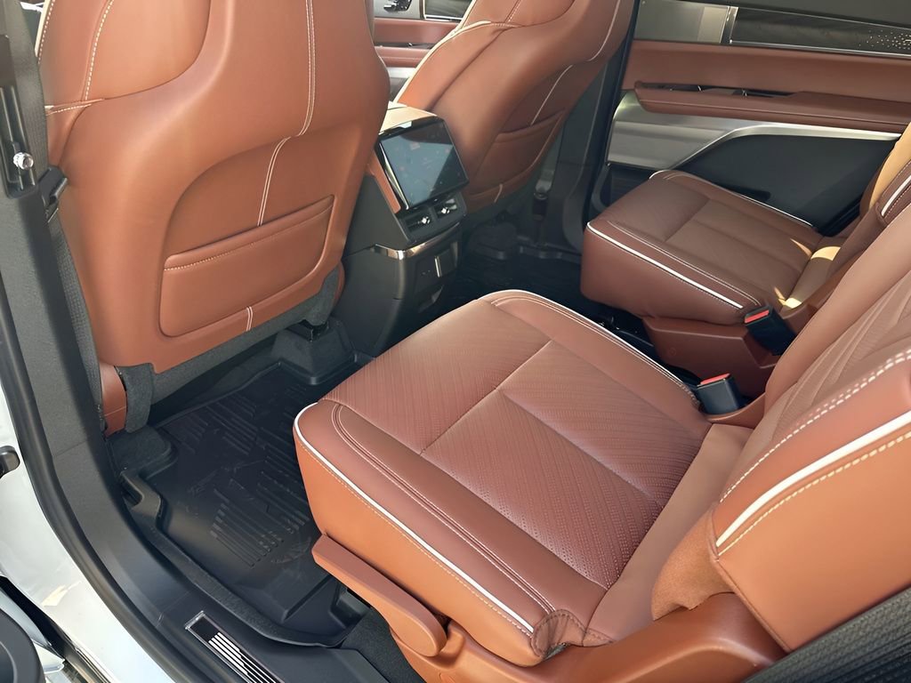 New 2026 Cadillac Vistiq Platinum w/ LPO, Floor Liner Package image 22