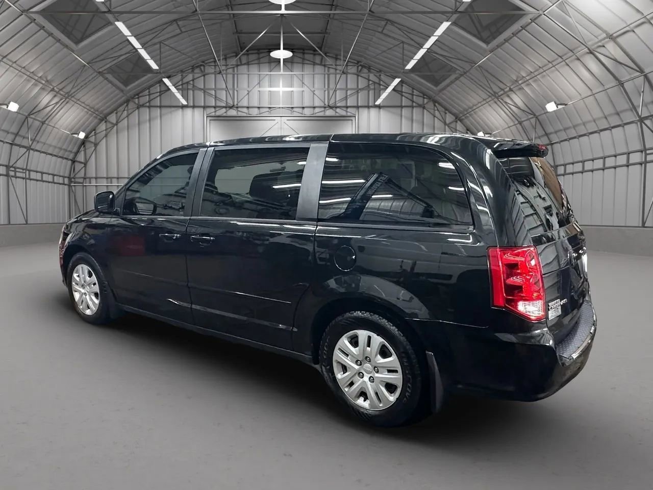 Used 2014 Dodge Grand Caravan SE w/ Quick Order Package 29E SE image 3