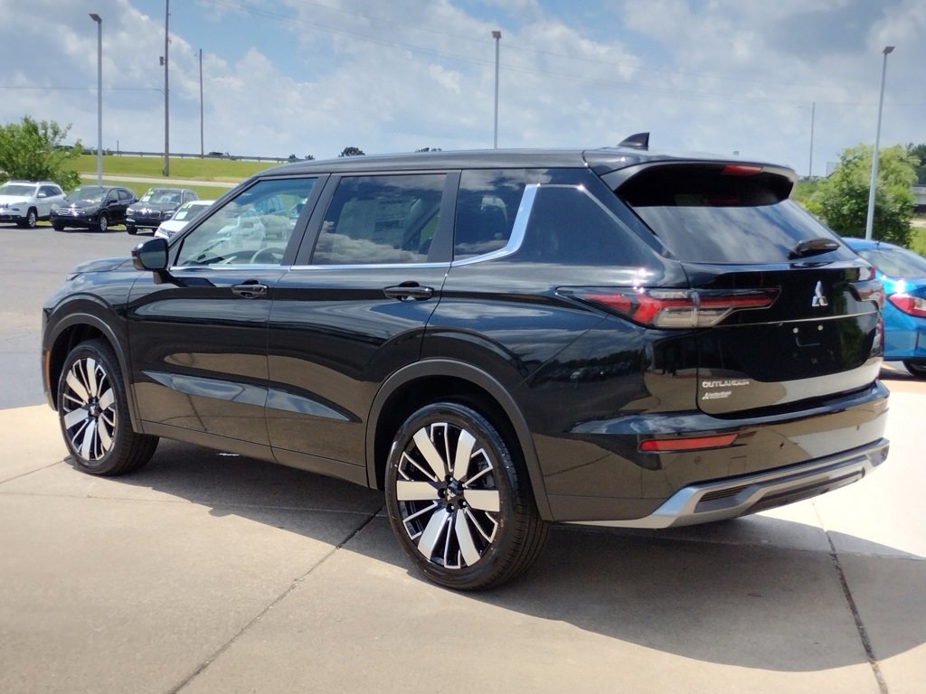 New 2025 Mitsubishi Outlander SE image 19