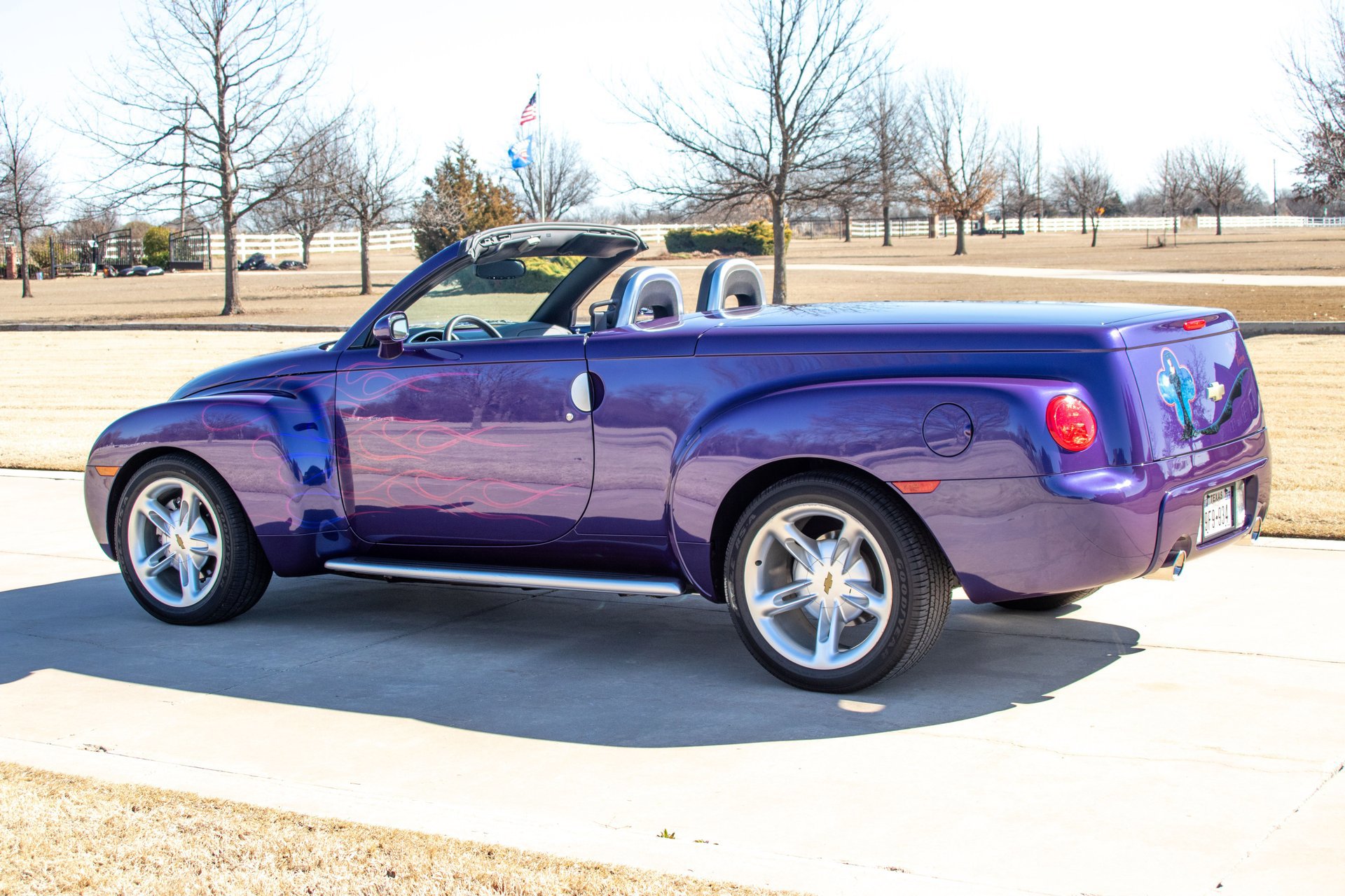 Used 2004 Chevrolet SSR w/ Preferred Equipment Group RWD image 7