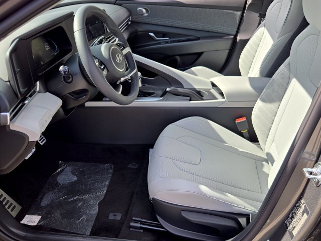 New 2026 Hyundai Elantra SEL Sport FWD image 5