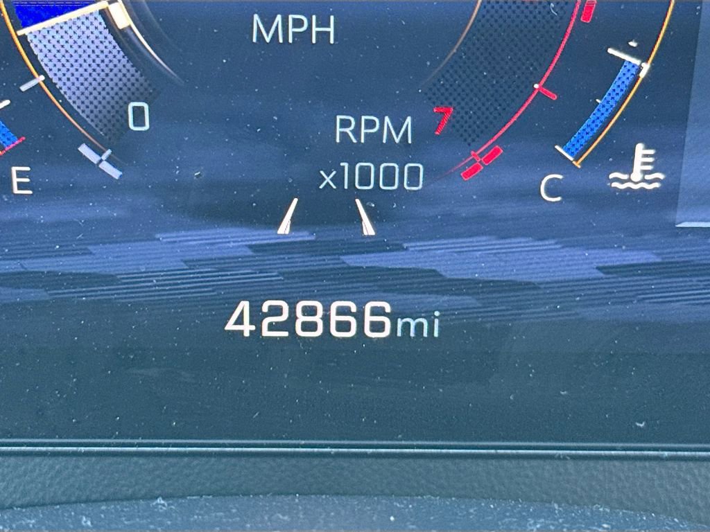 Used 2025 Chevrolet Traverse LT w/ Sun and Wheel Package image 12