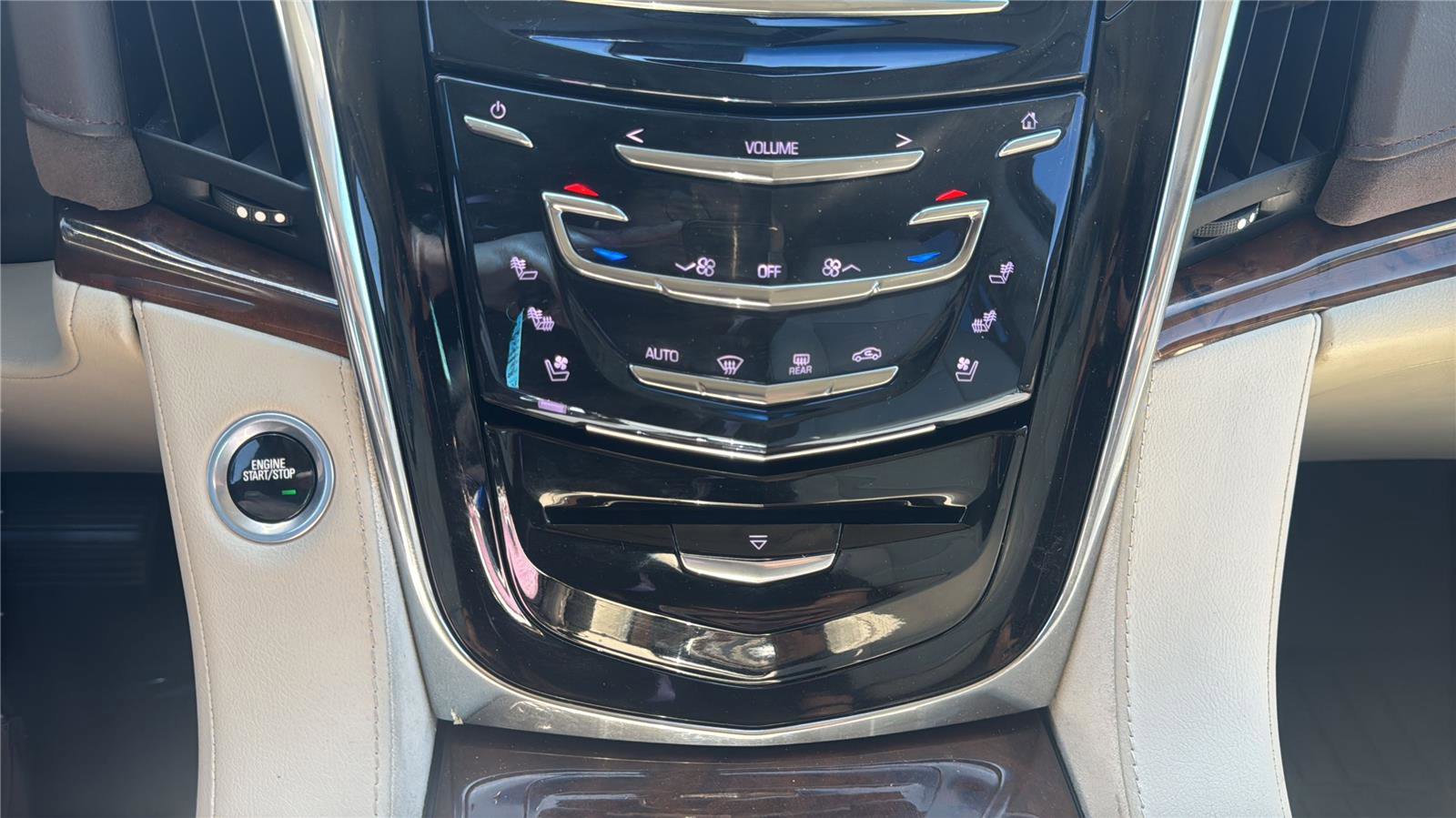 Used 2017 Cadillac Escalade 4WD w/ LPO, Radiant Package image 19