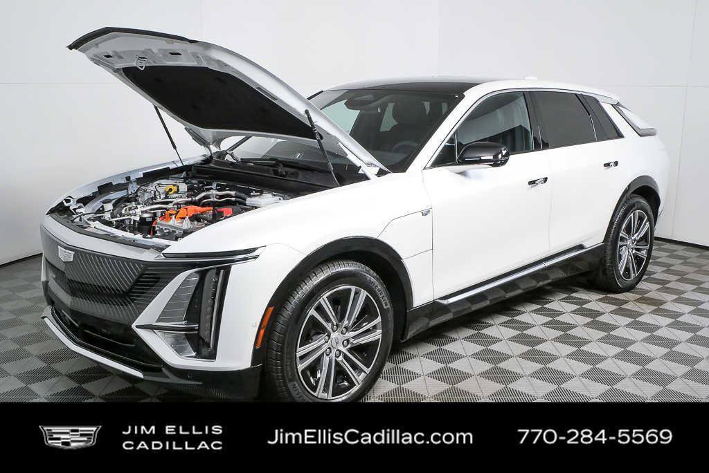 Certified 2025 Cadillac Lyriq Luxury w/ LPO, Floor Liner Package AWD/4WD image 32
