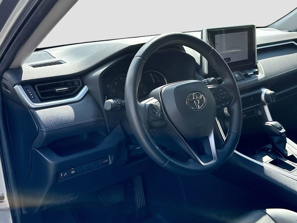 Used 2023 Toyota RAV4 XLE Premium image 20