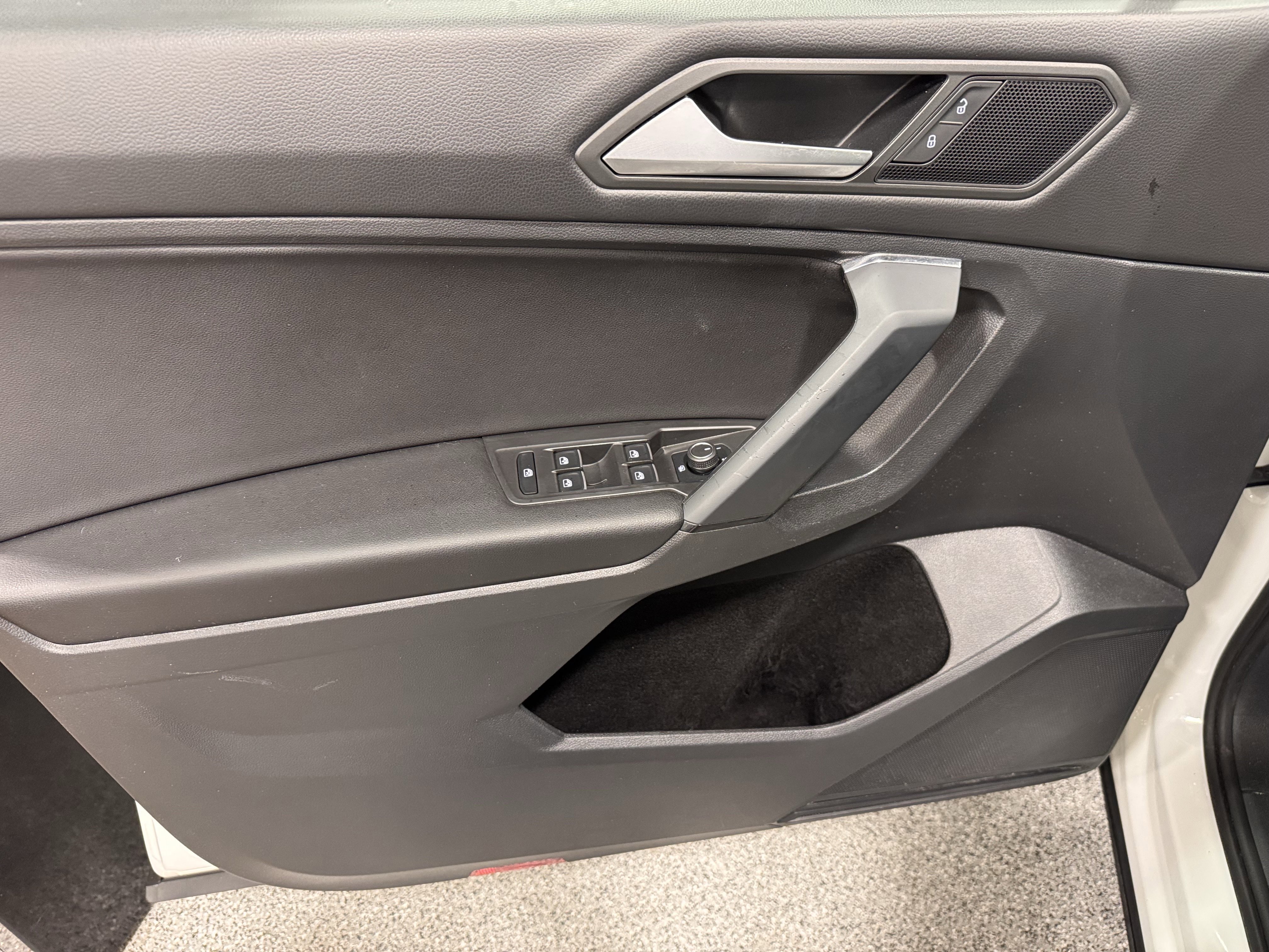 Used 2019 Volkswagen Tiguan SE w/ Panoramic Sunroof Package image 22