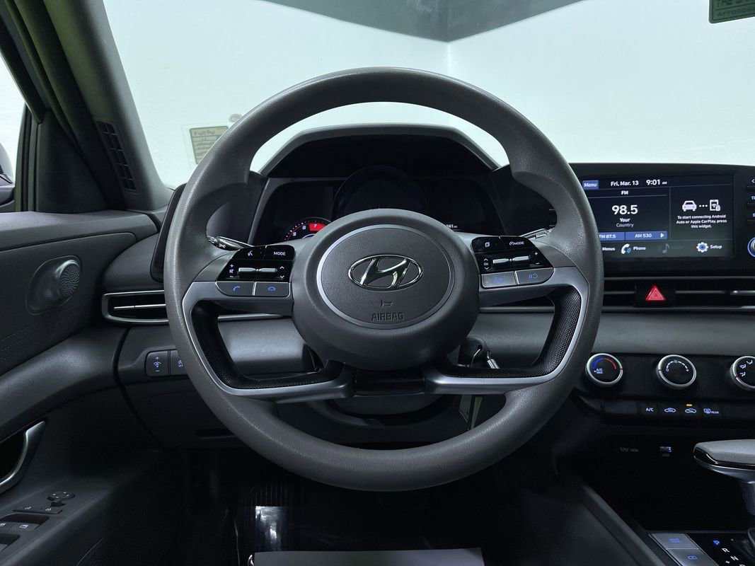 Used 2021 Hyundai Elantra SE image 19