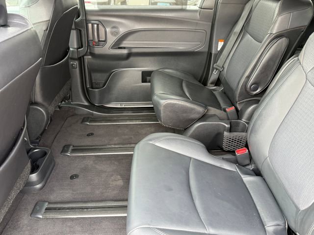 Used 2022 Toyota Sienna XLE Woodland Edition AWD/4WD image 24