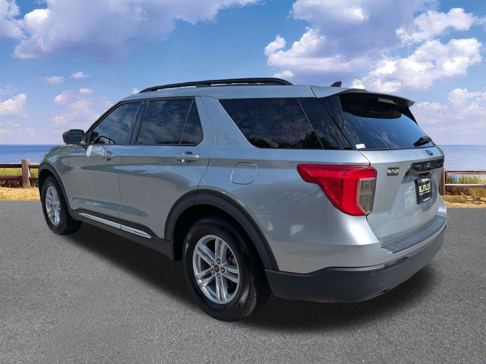 Used 2024 Ford Explorer XLT RWD image 6