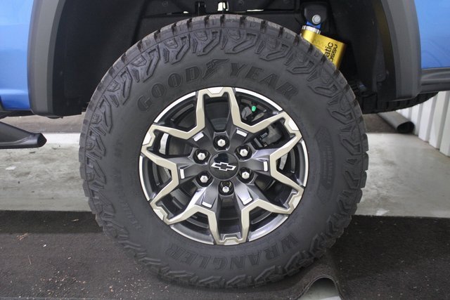 Used 2024 Chevrolet Colorado ZR2 w/ Technology Package image 27