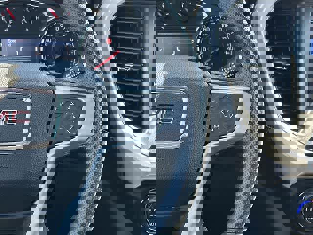 Used 2023 GMC Acadia SLE w/ Driver Convenience Package image 9