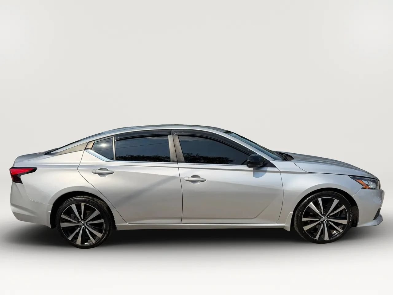 Used 2019 Nissan Altima 2.5 SR w/ SR Premium Package AWD/4WD image 2