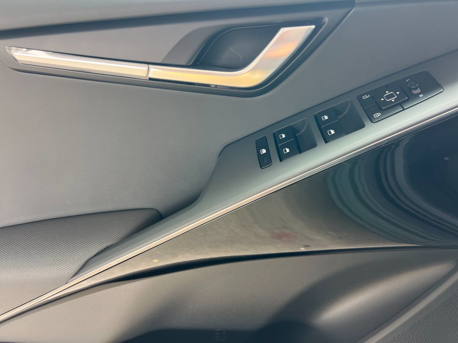 New 2026 Kia Niro EX FWD image 11