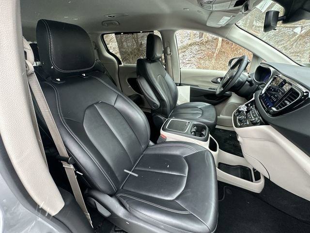 Used 2024 Chrysler Pacifica Touring-L FWD image 29