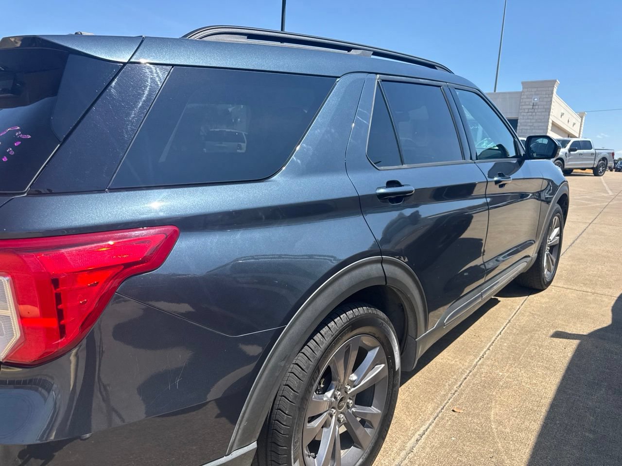 Used 2022 Ford Explorer XLT w/ Equipment Group 202A RWD image 5