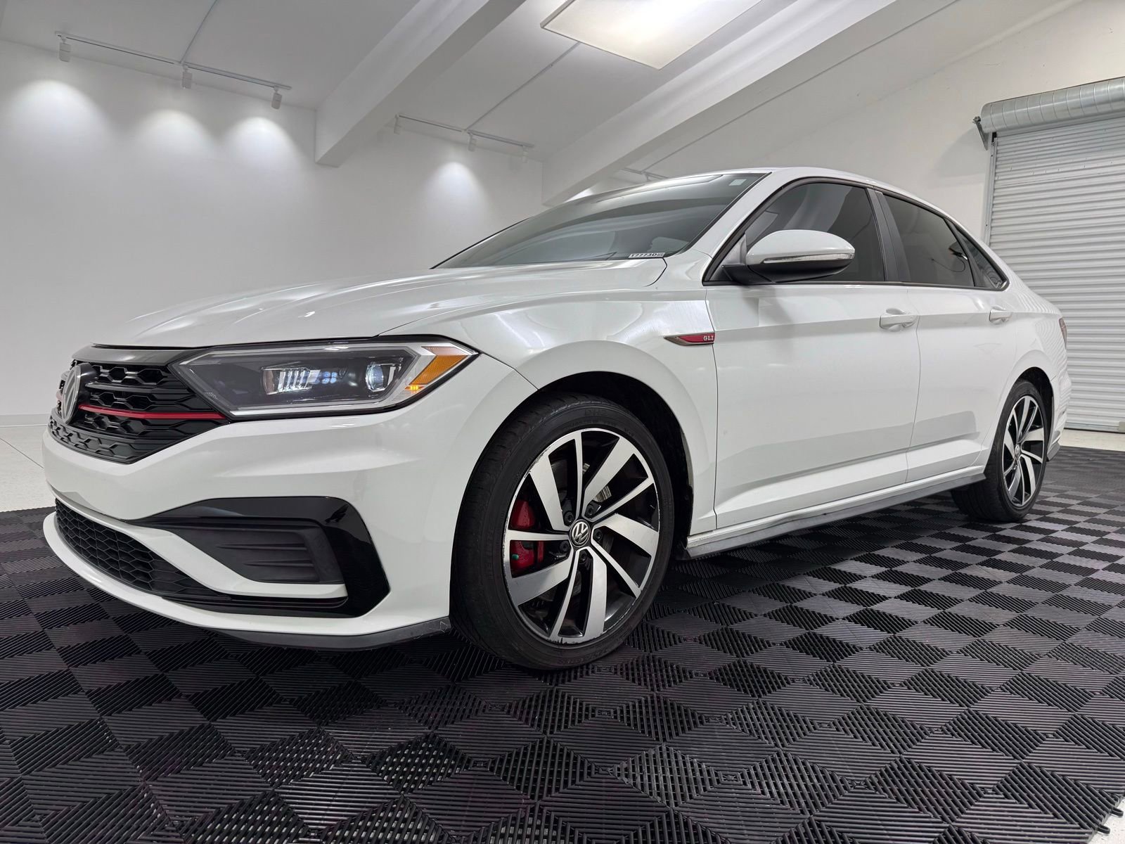 Used 2020 Volkswagen Jetta GLI FWD image 1