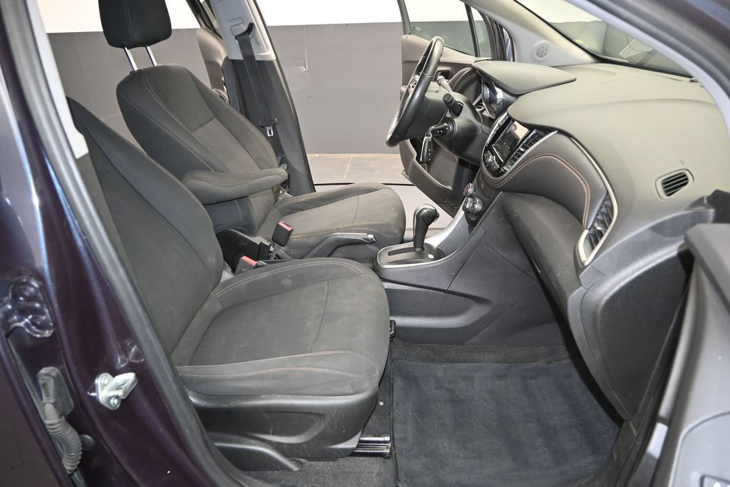 Used 2019 Chevrolet Trax LS w/ Tint and Cruise Package AWD/4WD image 25