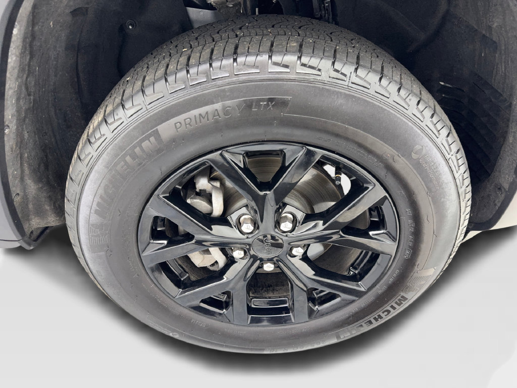 Used 2025 Jeep Grand Cherokee Altitude RWD image 83