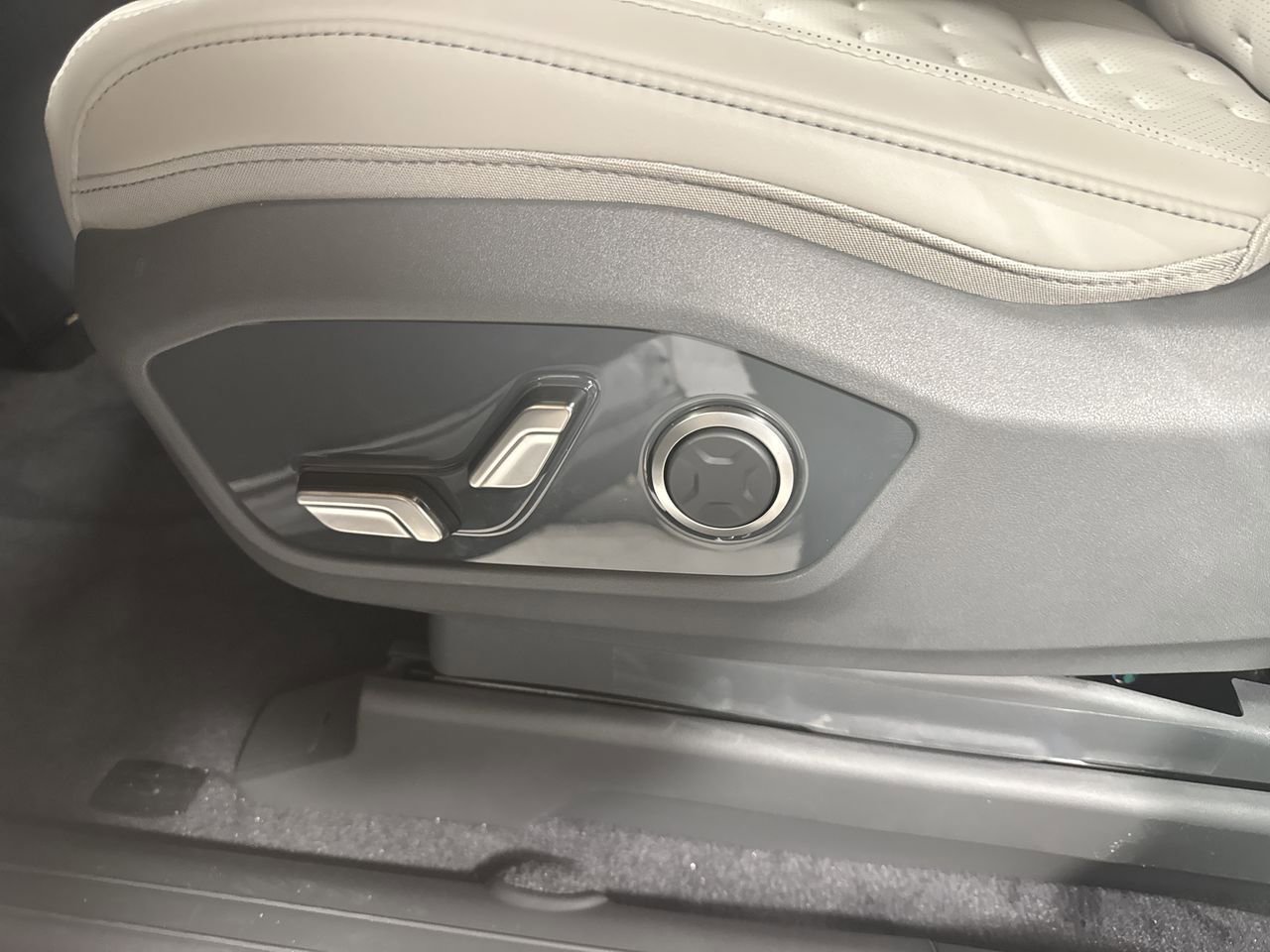 New 2026 Kia EV9 Wind image 14