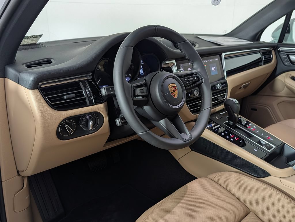 New 2026 Porsche Macan AWD/4WD image 4