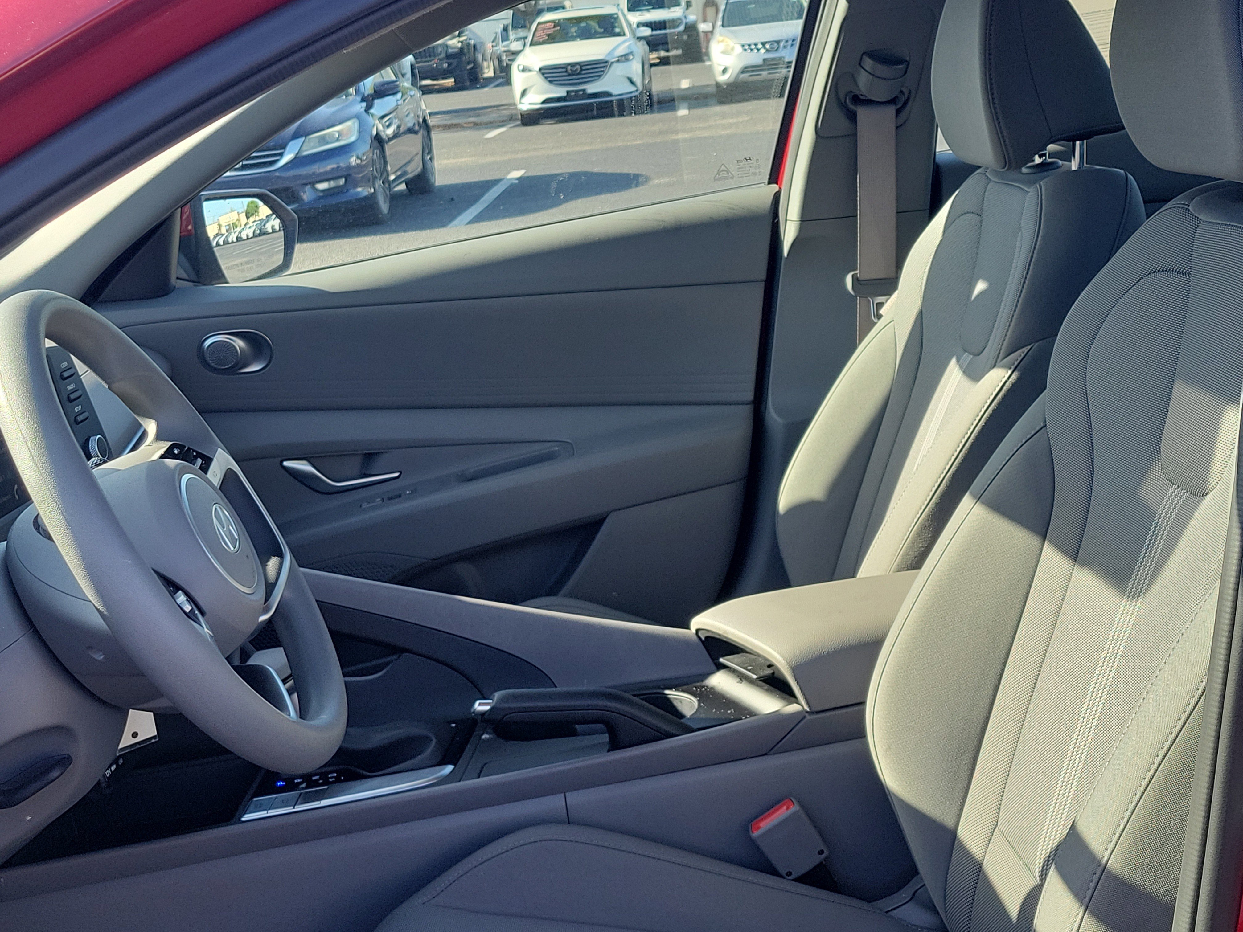 Used 2025 Hyundai Elantra SE image 21