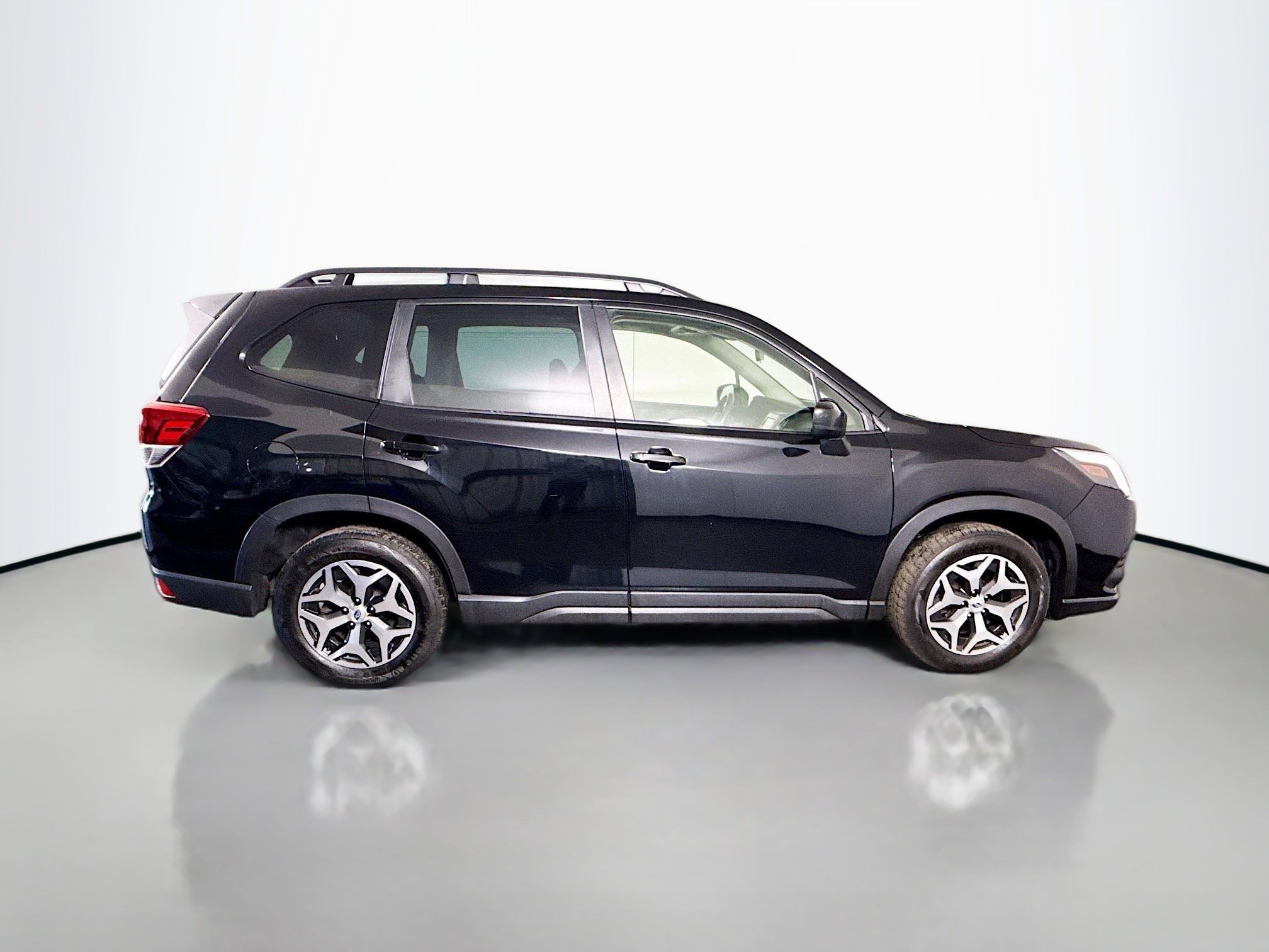 Used 2023 Subaru Forester Premium image 11