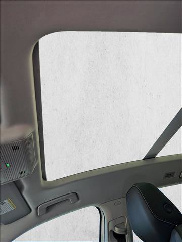 Certified 2025 Volkswagen Tiguan SE FWD image 14