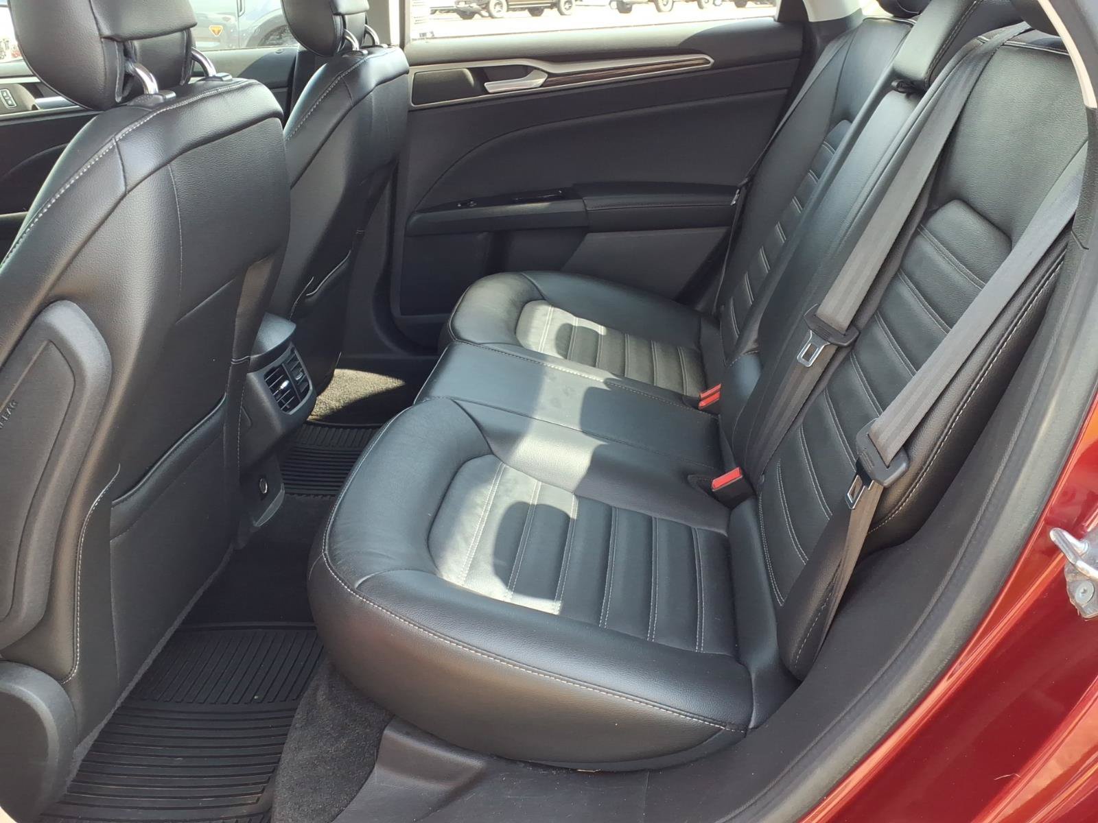 Used 2015 Ford Fusion SE w/ Equipment Group 202A FWD image 13