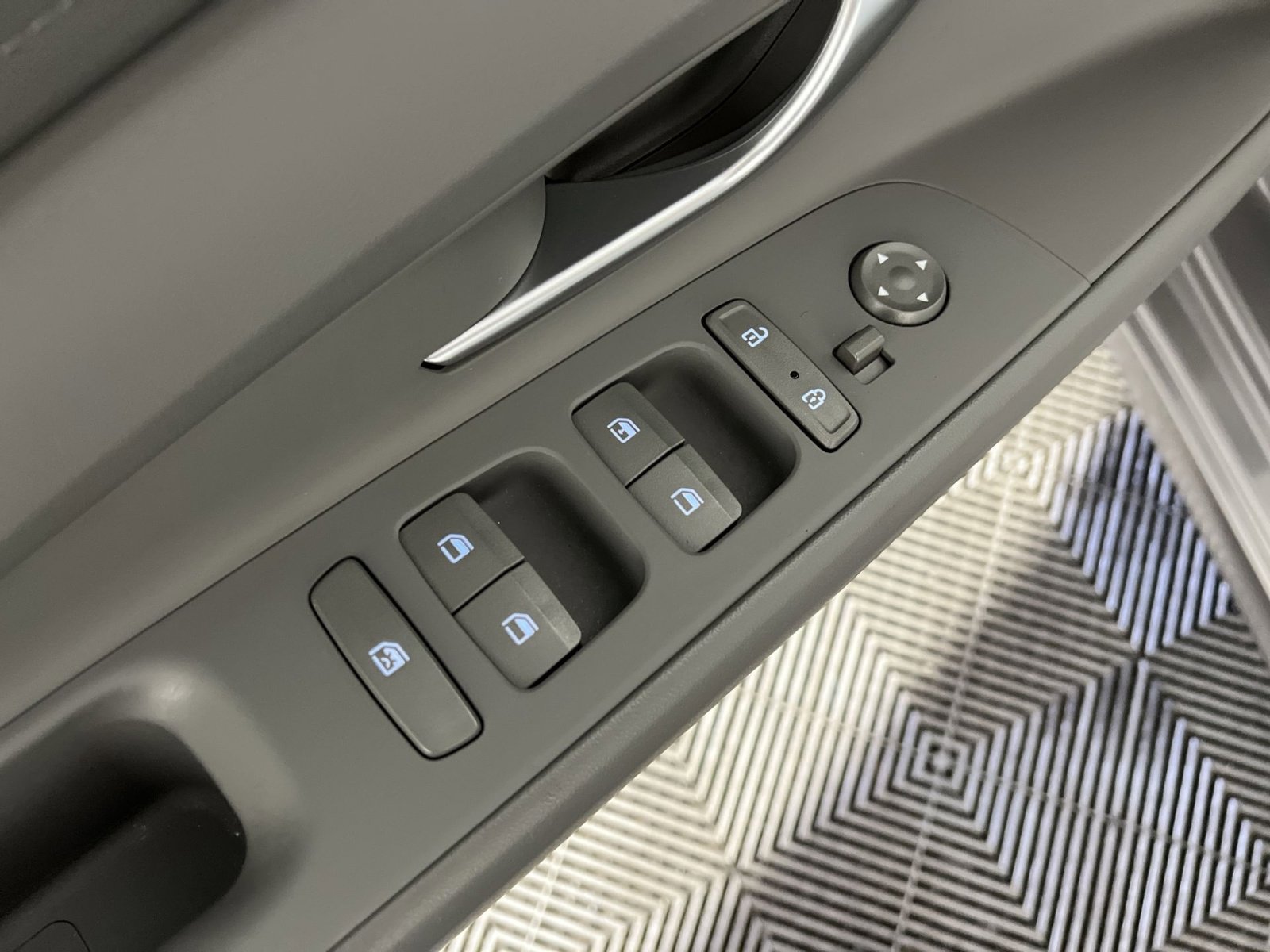 Used 2023 Hyundai Elantra SE w/ Cargo Package image 15