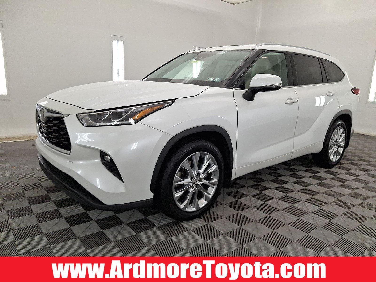 Used 2023 Toyota Highlander Limited