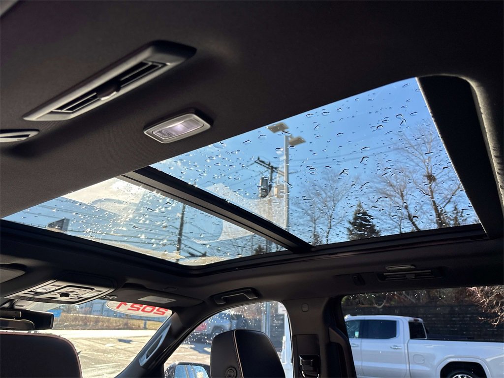 Used 2021 GMC Yukon XL SLT w/ SLT Premium Package image 11