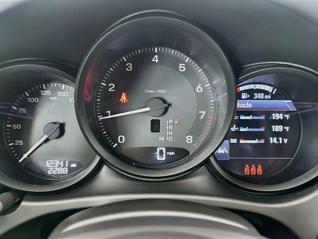 Certified 2025 Porsche Macan AWD/4WD image 33