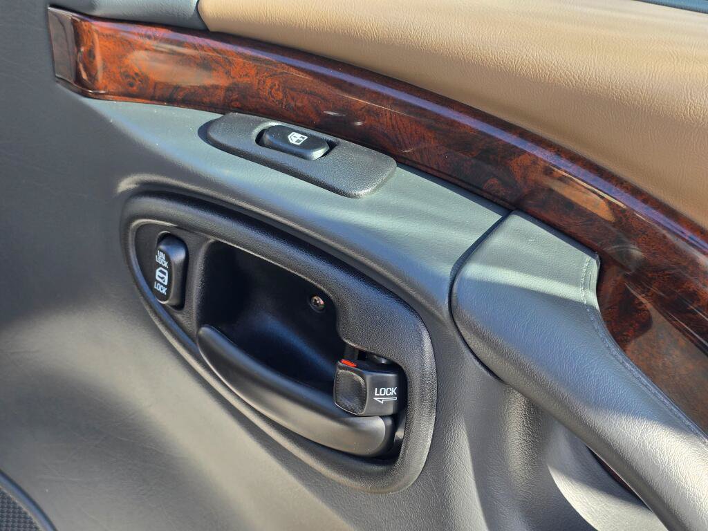Used 1995 Chevrolet Monte Carlo Z34 FWD image 24