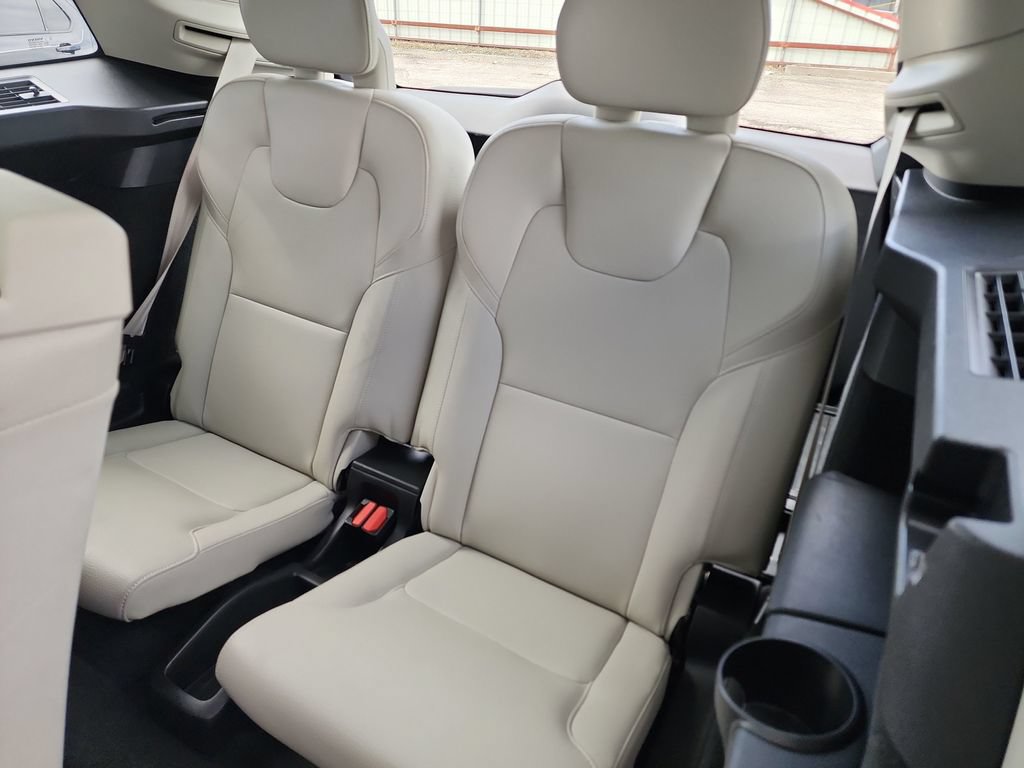 Used 2020 Volvo XC90 T5 Momentum w/ Protection Package Premier FWD image 41