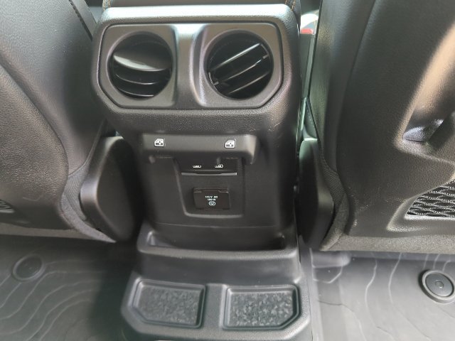 Used 2024 Jeep Wrangler Unlimited Sahara w/ Technology Group AWD/4WD image 21