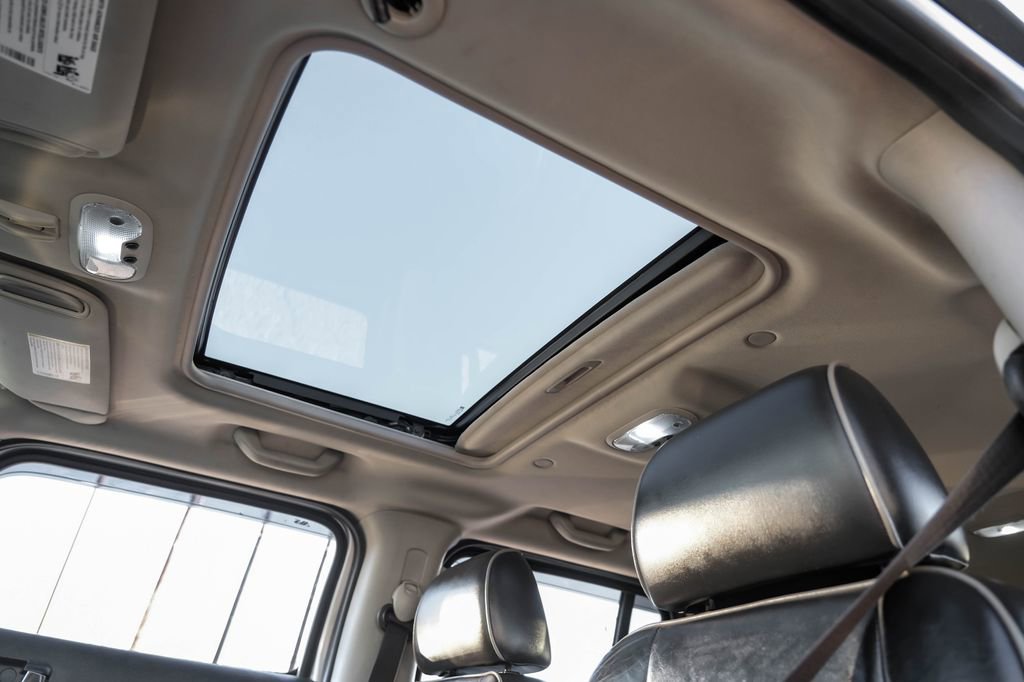 Used 2010 HUMMER H3 Luxury w/ Appearance Package image 19