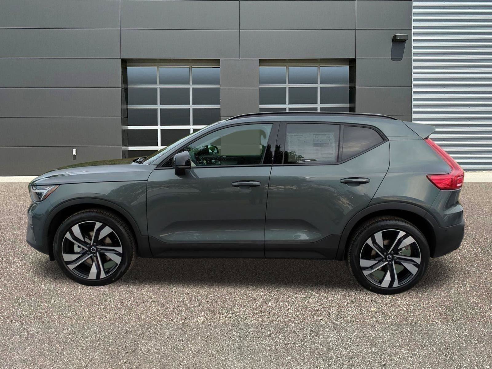 New 2026 Volvo XC40 B5 Ultra w/ Climate Package AWD/4WD image 4