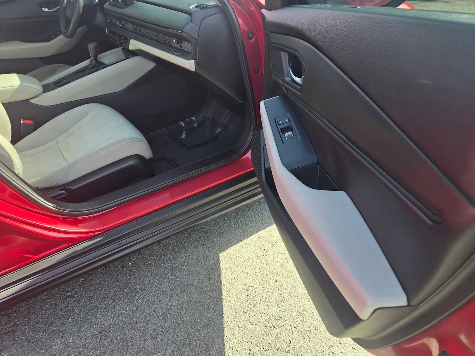 Used 2023 Honda Accord EX image 10